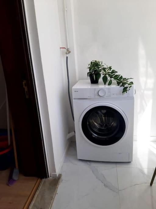 Appartement Downtown 2 Minutes By Walk To Center And Metro-Direct To Airpot T4 à OOporto Extérieur photo