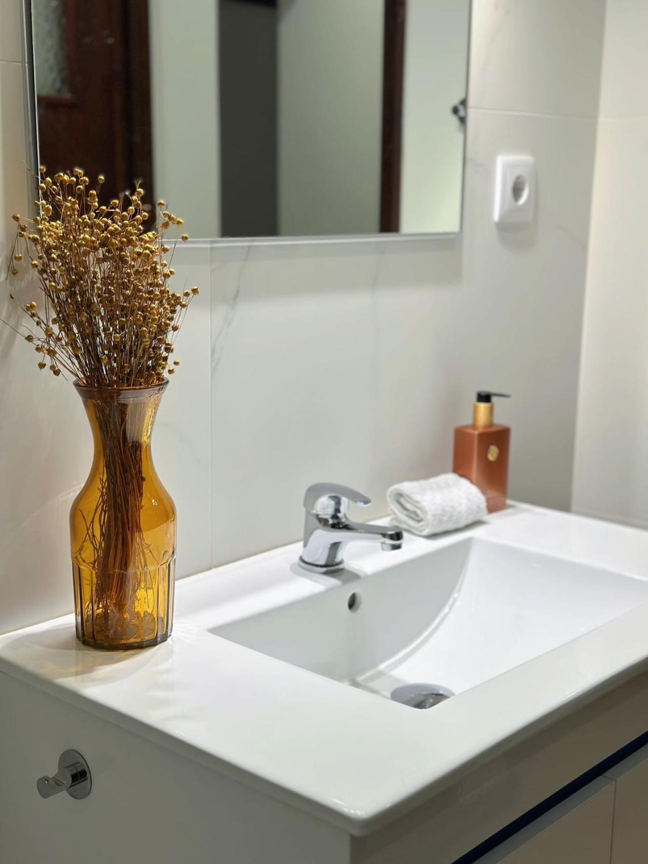 Appartement Downtown 2 Minutes By Walk To Center And Metro-Direct To Airpot T4 à OOporto Extérieur photo