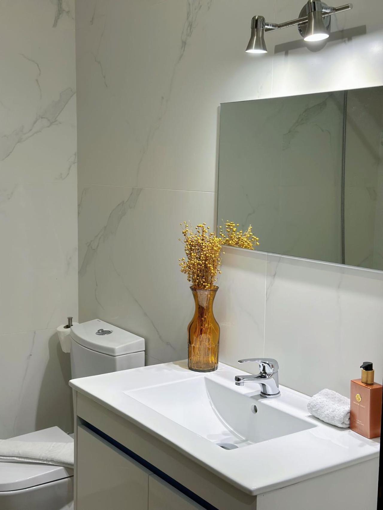 Appartement Downtown 2 Minutes By Walk To Center And Metro-Direct To Airpot T4 à OOporto Extérieur photo